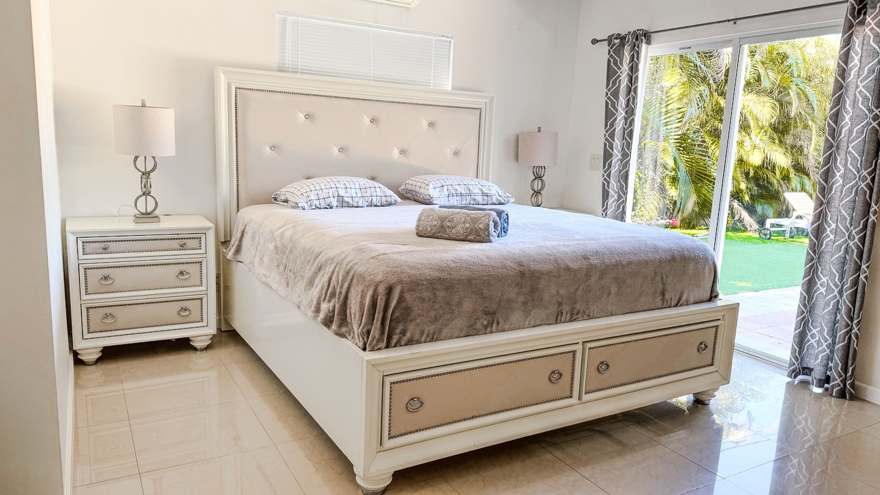 Photo of Bedroom in North Central Hollywood