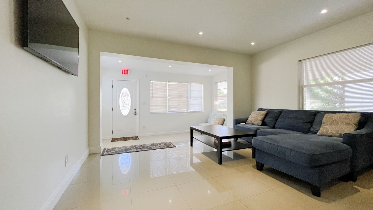 Photo of Livingroom in North Central Hollywood