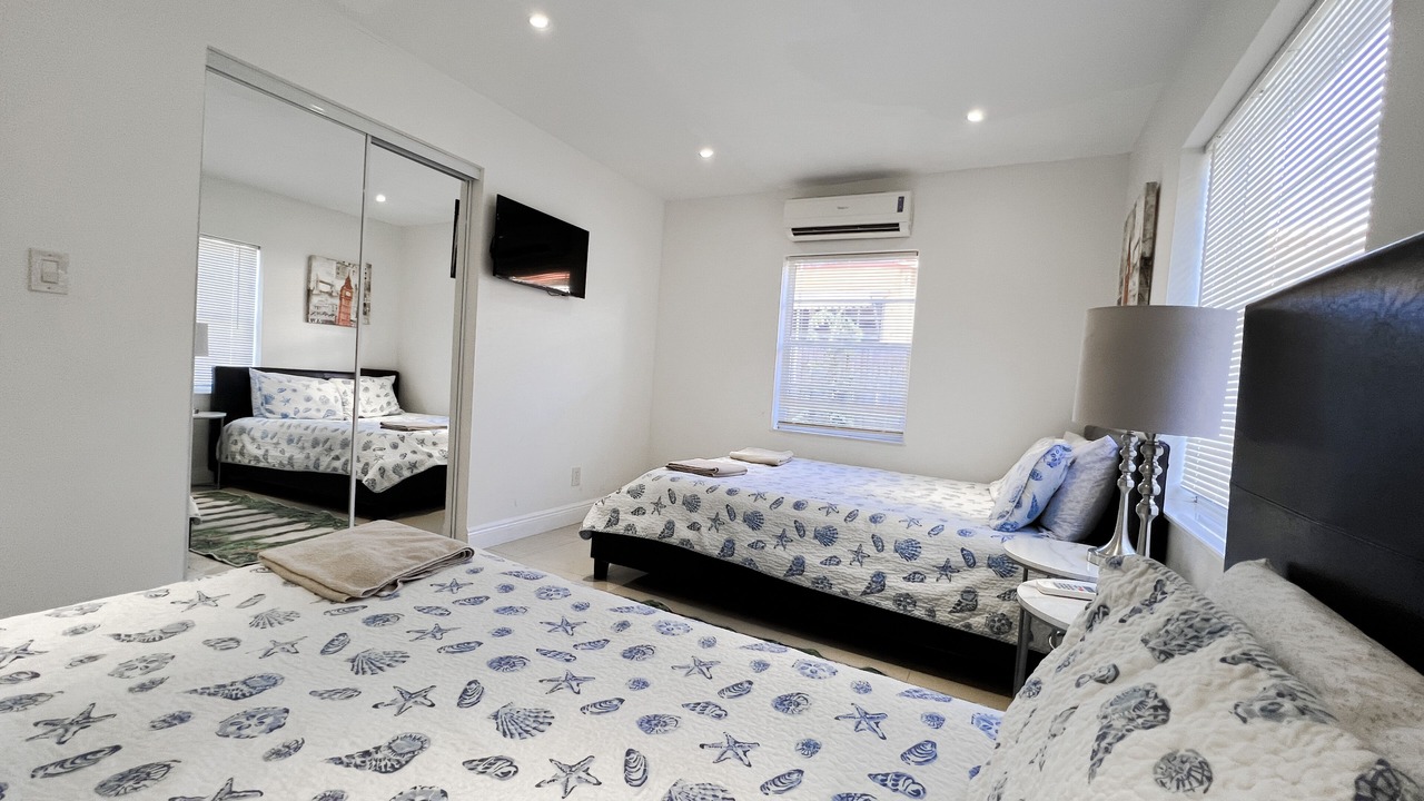 Photo of Bedroom in North Central Hollywood