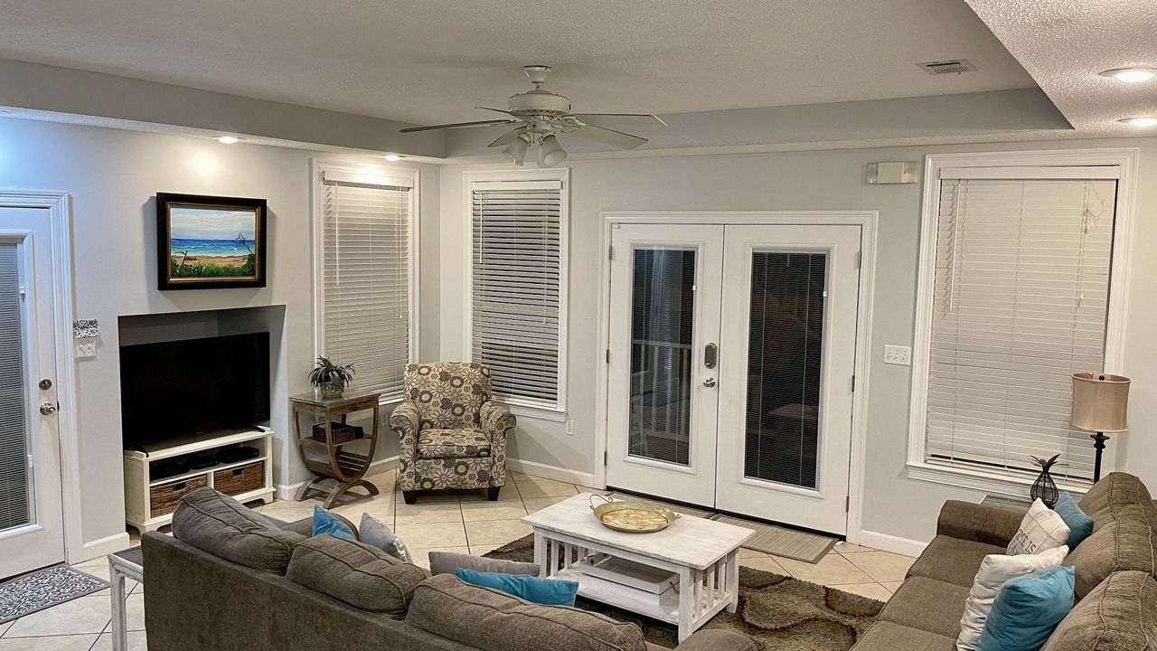 Photo of Livingroom in Crystal Shores