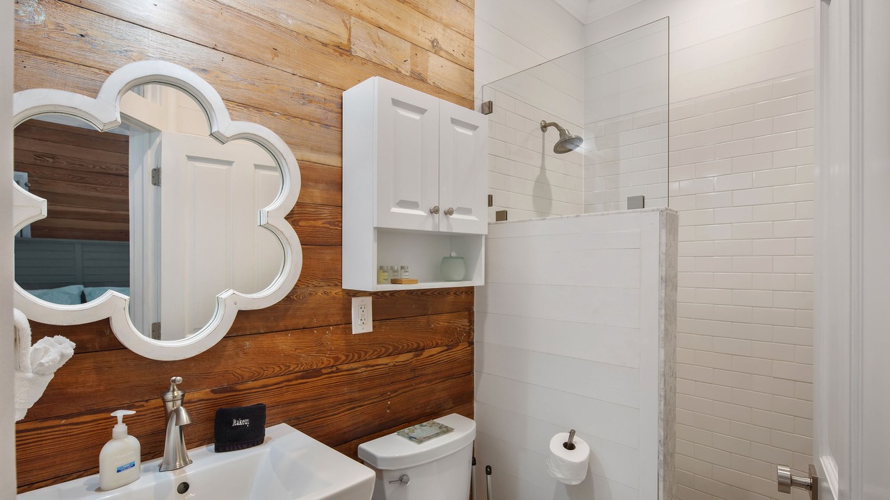 Photo of Bathroom in Uptown - Upper Duval