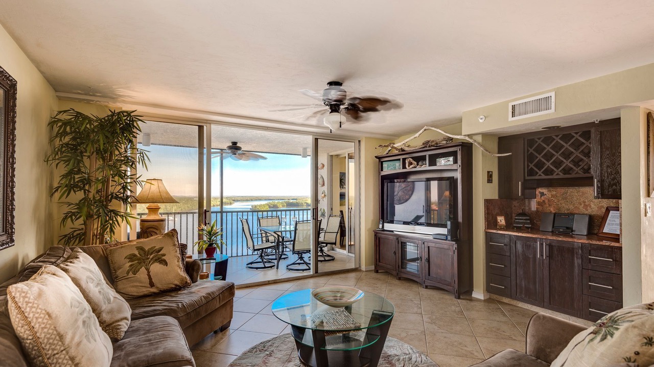 Photo of Livingroom in Mid Island