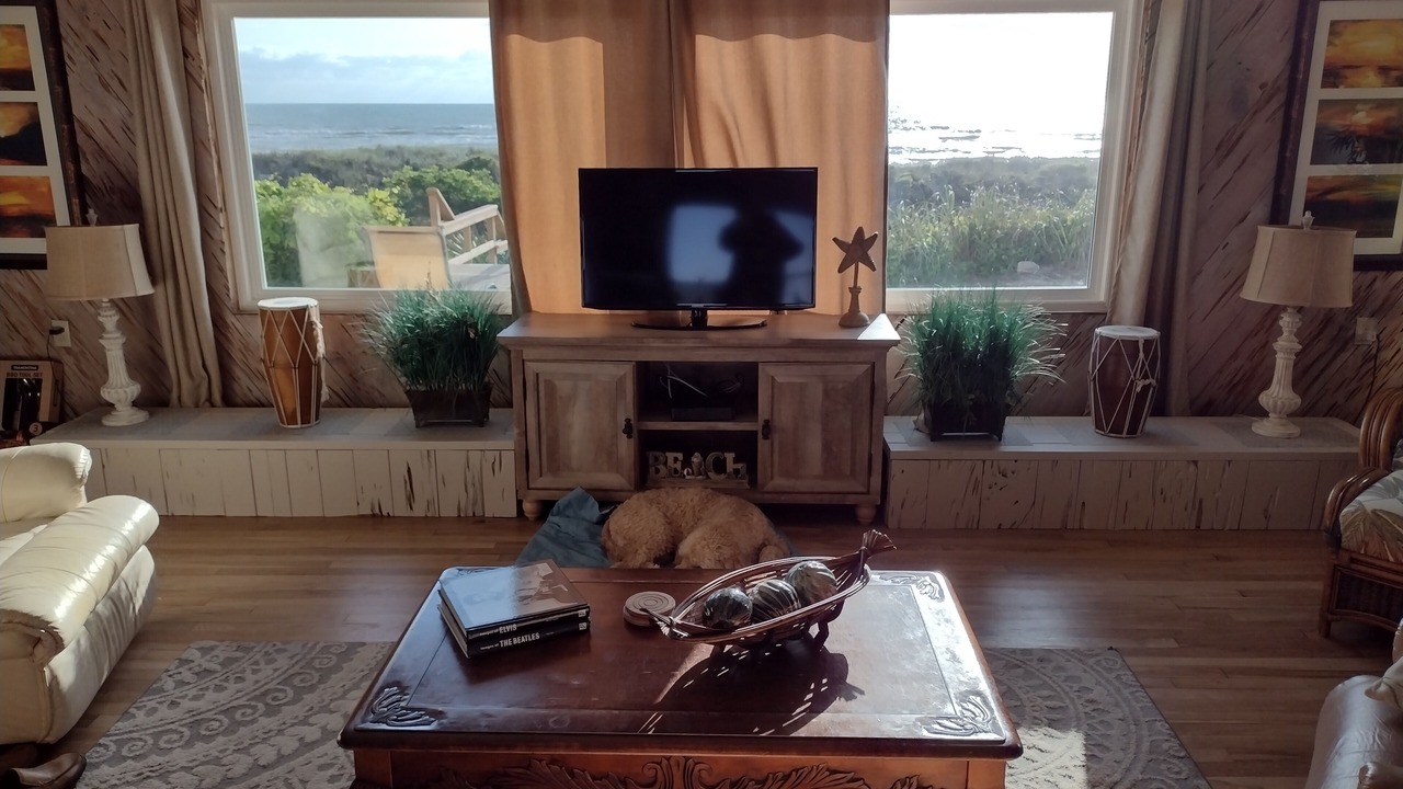 Photo of Livingroom in Crescent Beach