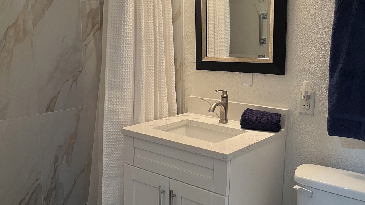 Photo of Bathroom in Altamont Manor