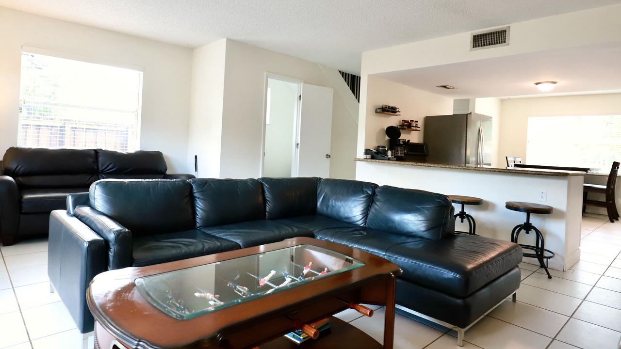 Photo of Livingroom in River Oaks