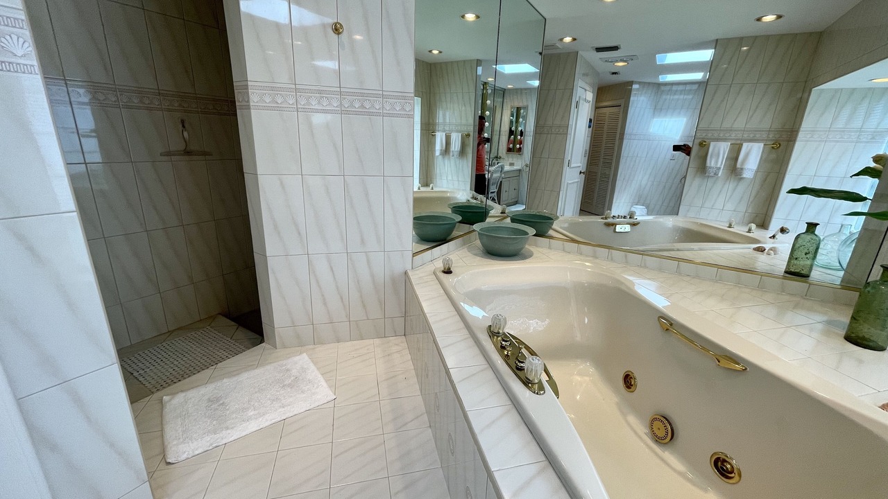 Photo of Bathroom in Island Estate