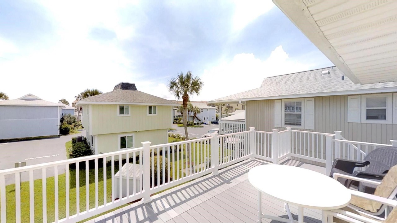 Photo of Patio Balcony in Surfcrest Village