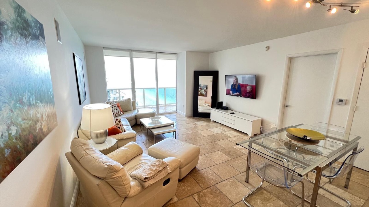 Photo of Livingroom in Hallandale Beach