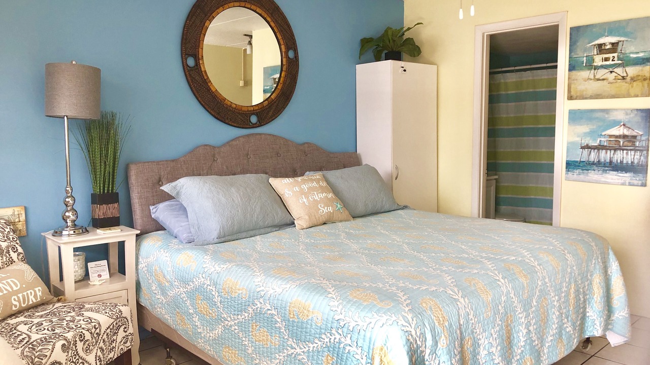 Photo of Bedroom in Golden Beach