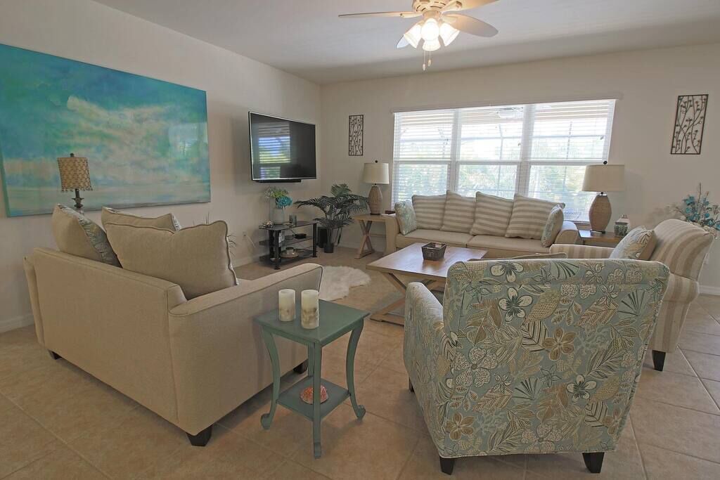 Photo of Livingroom in South Gulf Cove