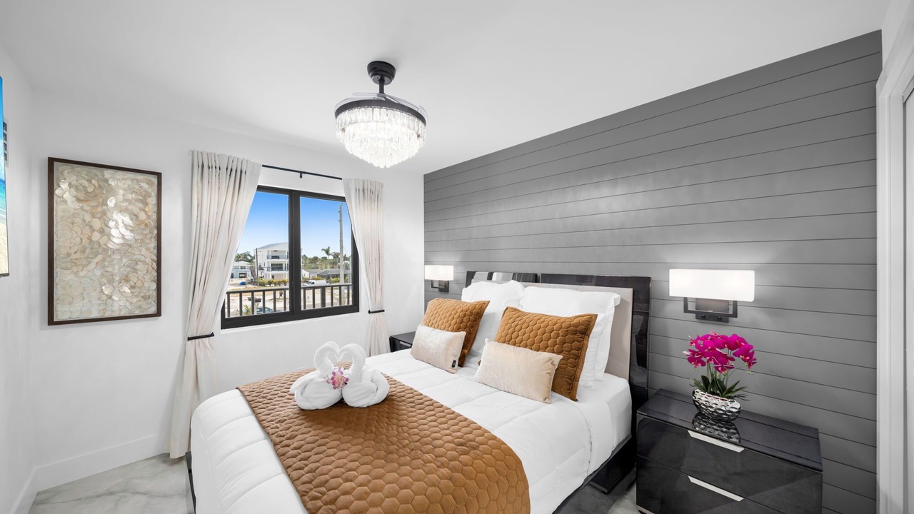 Photo of Bedroom in Mid Island