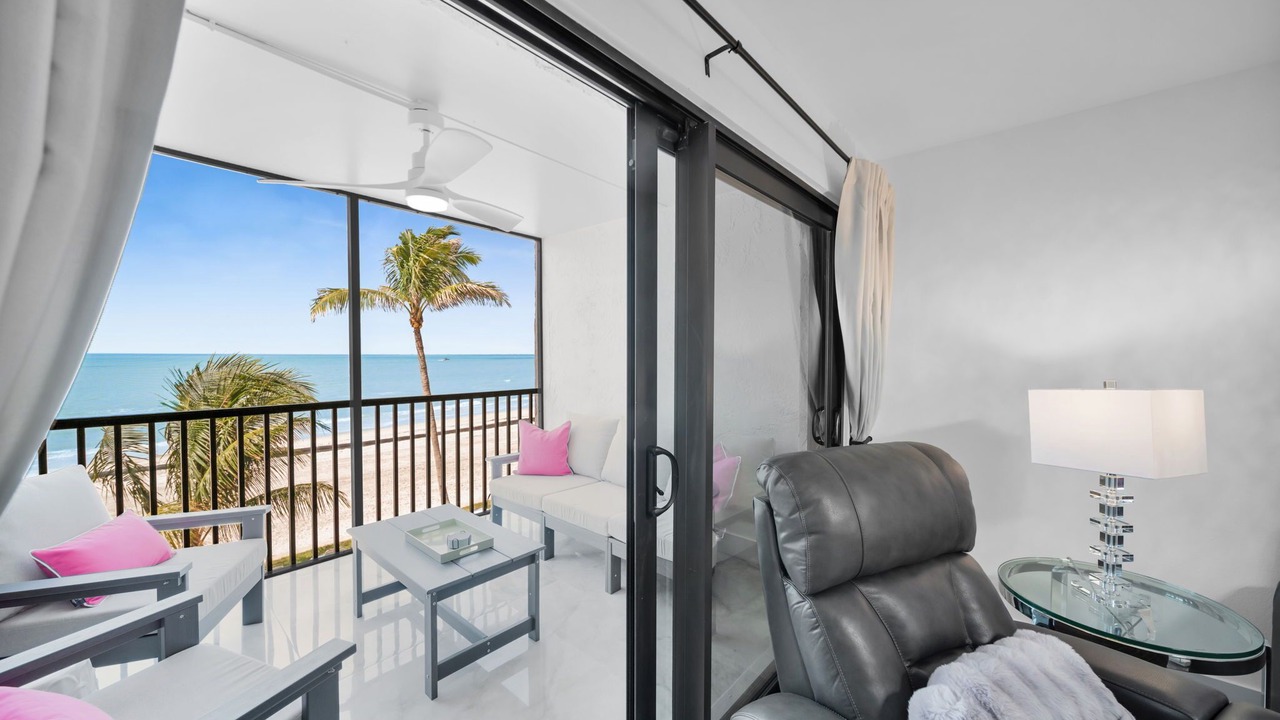 Photo of Livingroom in Mid Island