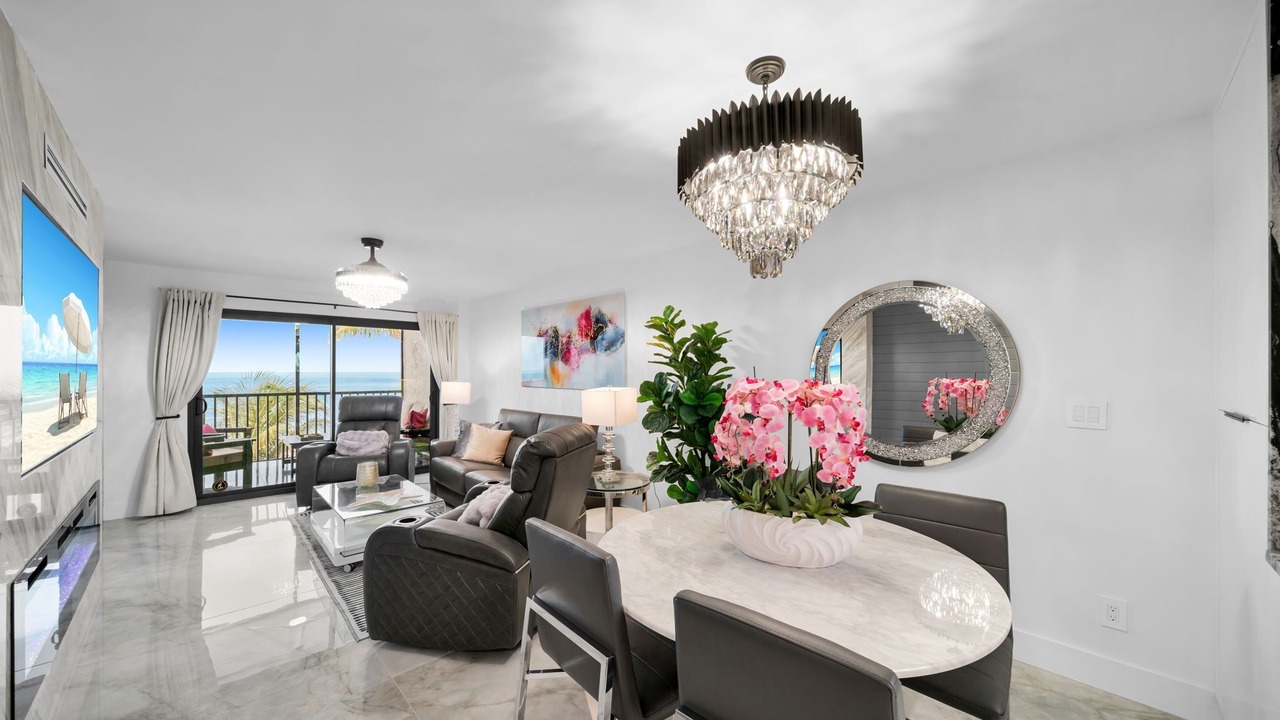 Photo of Livingroom in Mid Island