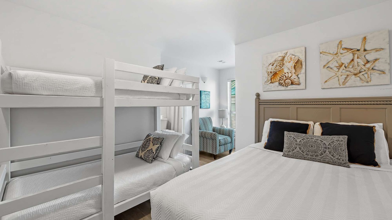 Photo of Bedroom in Crystal Shores
