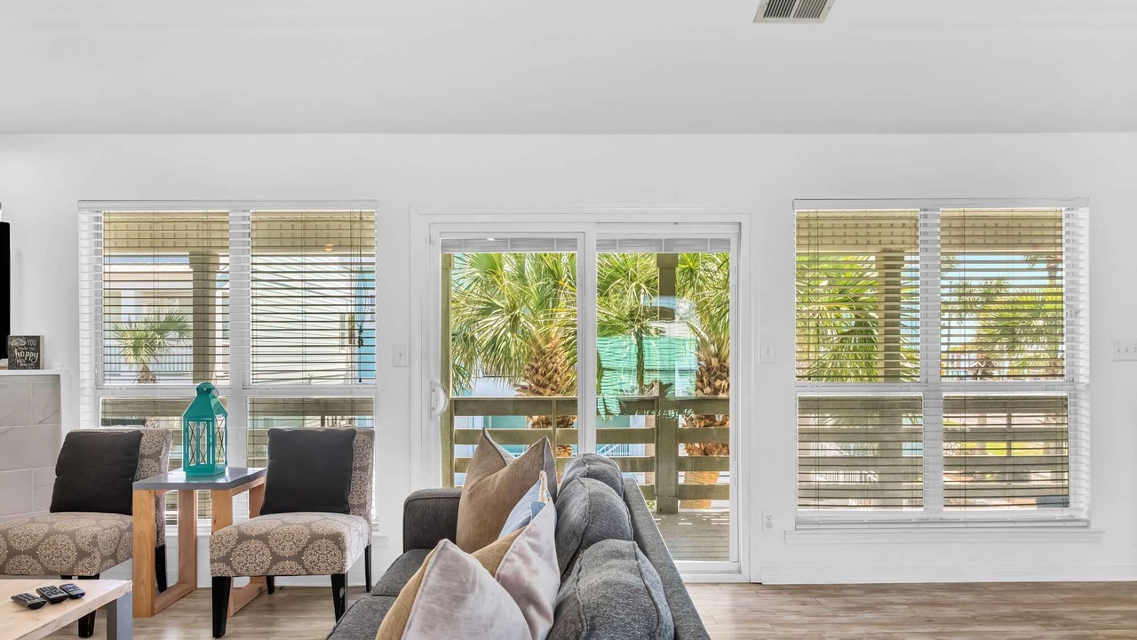 Photo of Livingroom in Crystal Shores