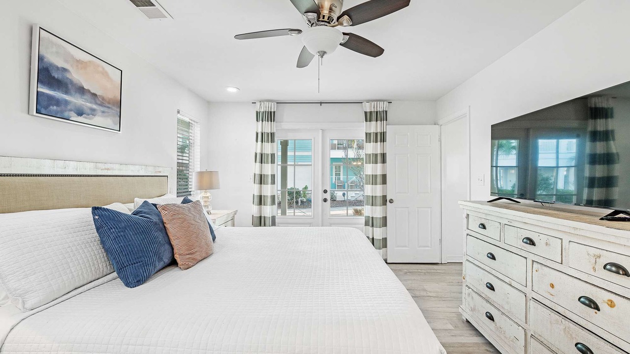 Photo of Bedroom in Crystal Shores