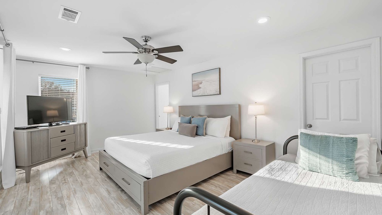 Photo of Bedroom in Crystal Shores