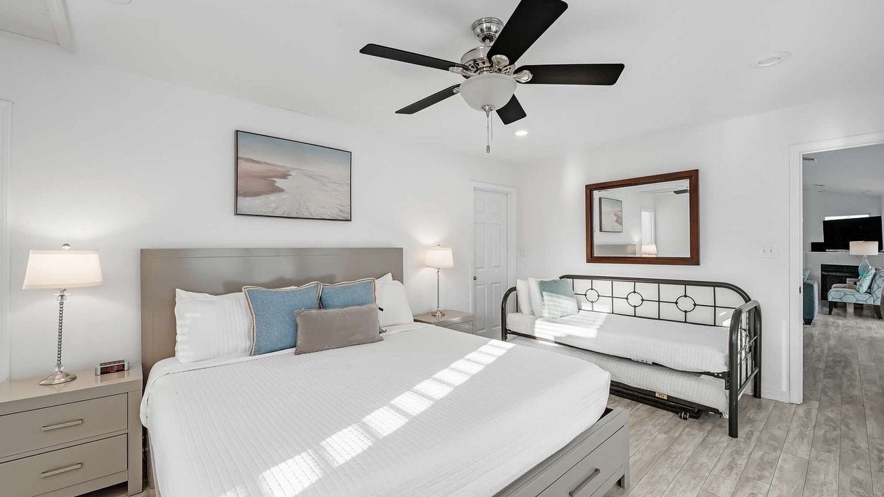 Photo of Bedroom in Crystal Shores