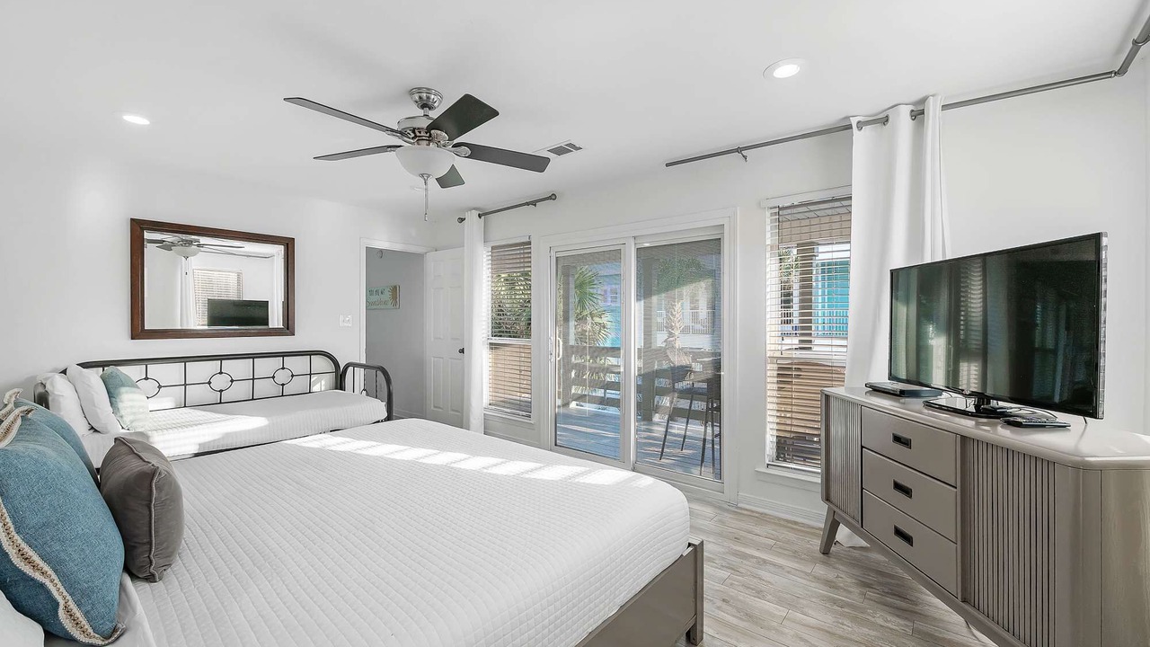 Photo of Bedroom in Crystal Shores