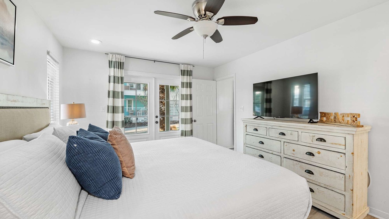 Photo of Bedroom in Crystal Shores