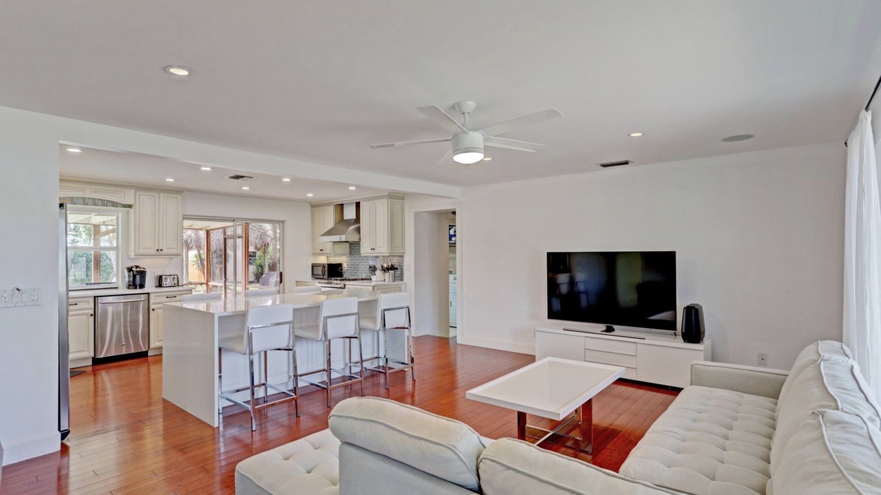 Photo of Livingroom in Lake Clarke Shores