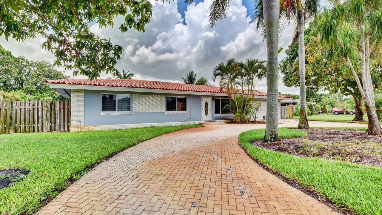 Photo of Outdoor in Lake Clarke Shores
