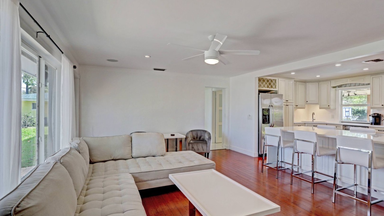 Photo of Livingroom in Lake Clarke Shores