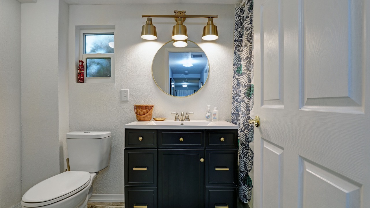 Photo of Bathroom in Mid Island