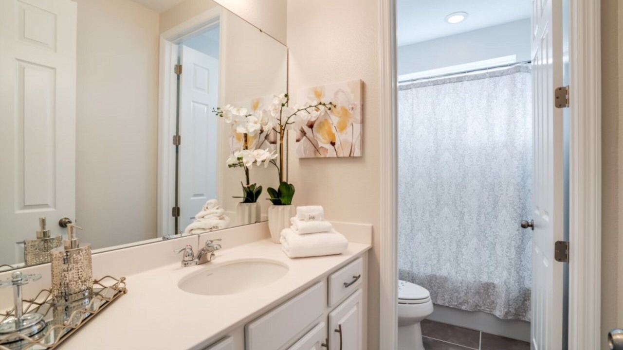 Photo of Bathroom in Bay Lake