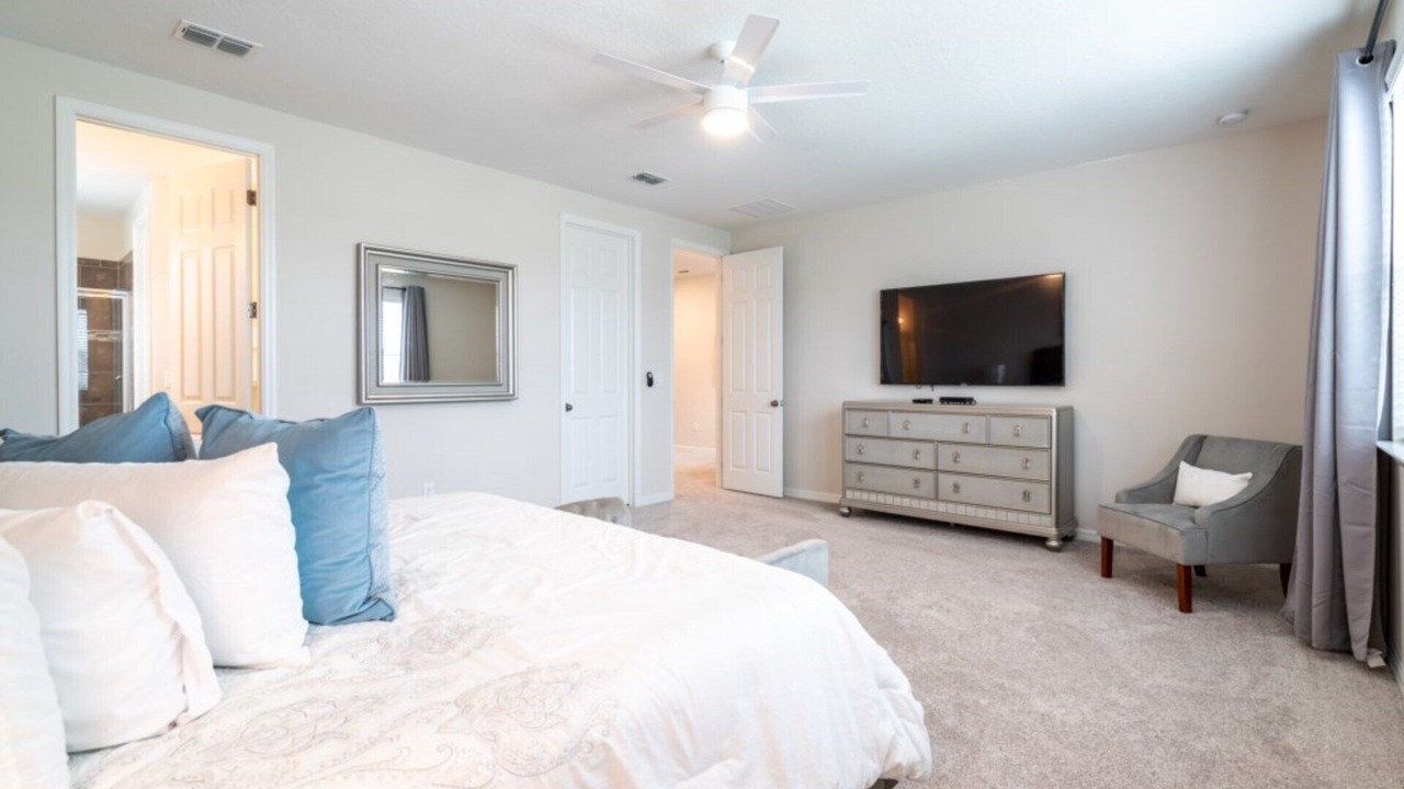 Photo of Bedroom in Bay Lake