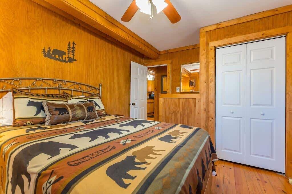 Photo of Bedroom in Helen