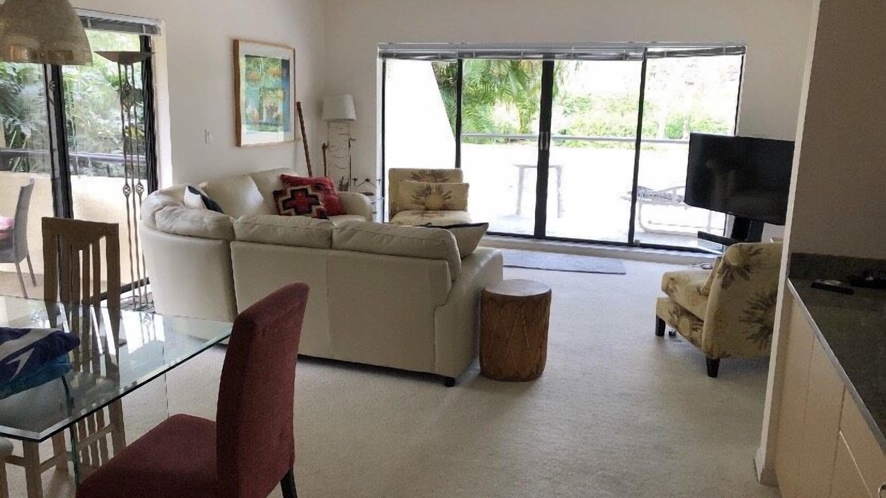 Photo of Livingroom in Pelican Bay