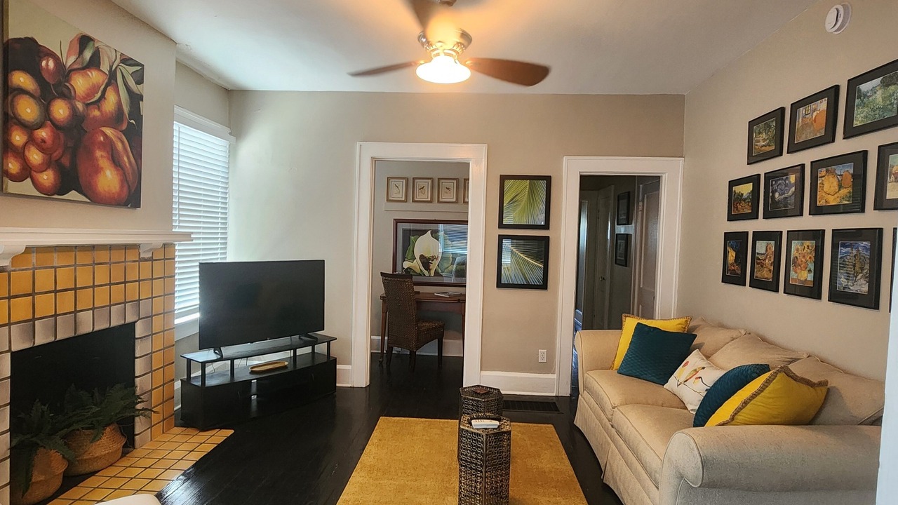 Photo of Livingroom in Crescent Lake
