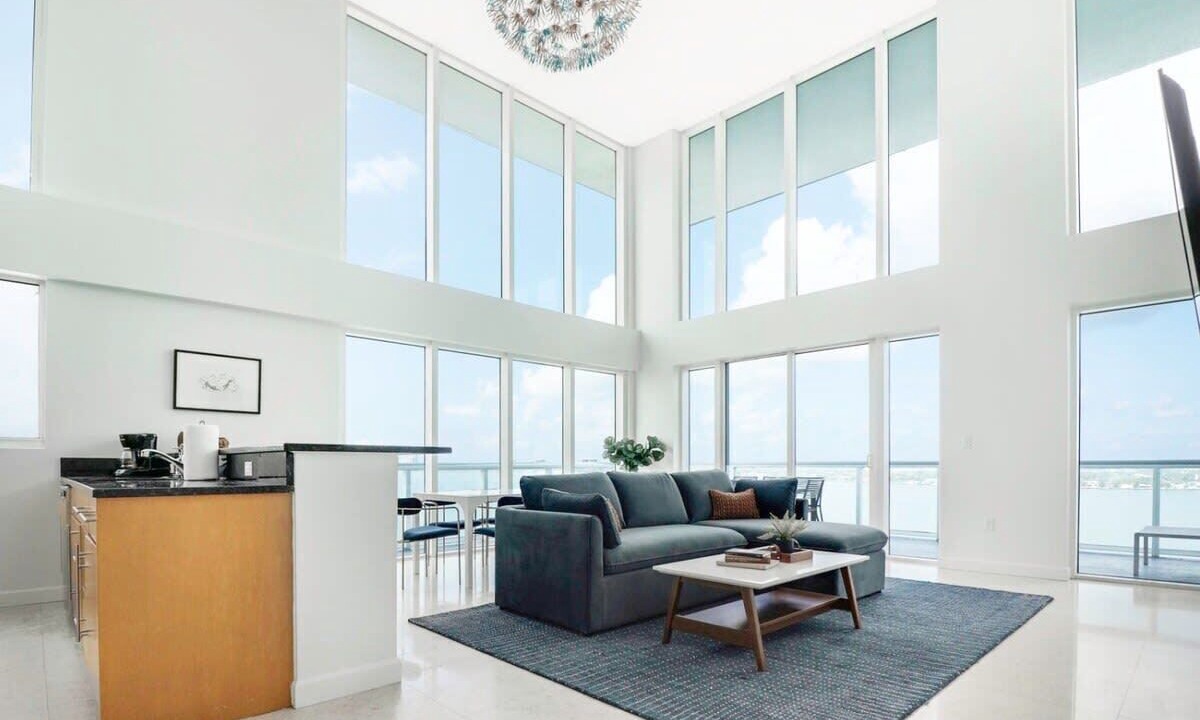 Photo of Livingroom in North Bay Village