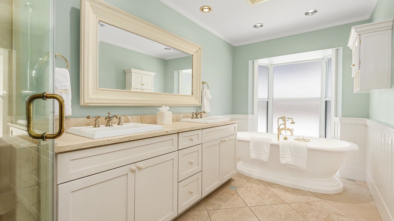 Photo of Bathroom in Old Naples
