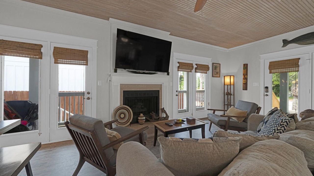 Photo of Livingroom in Clipper Cove
