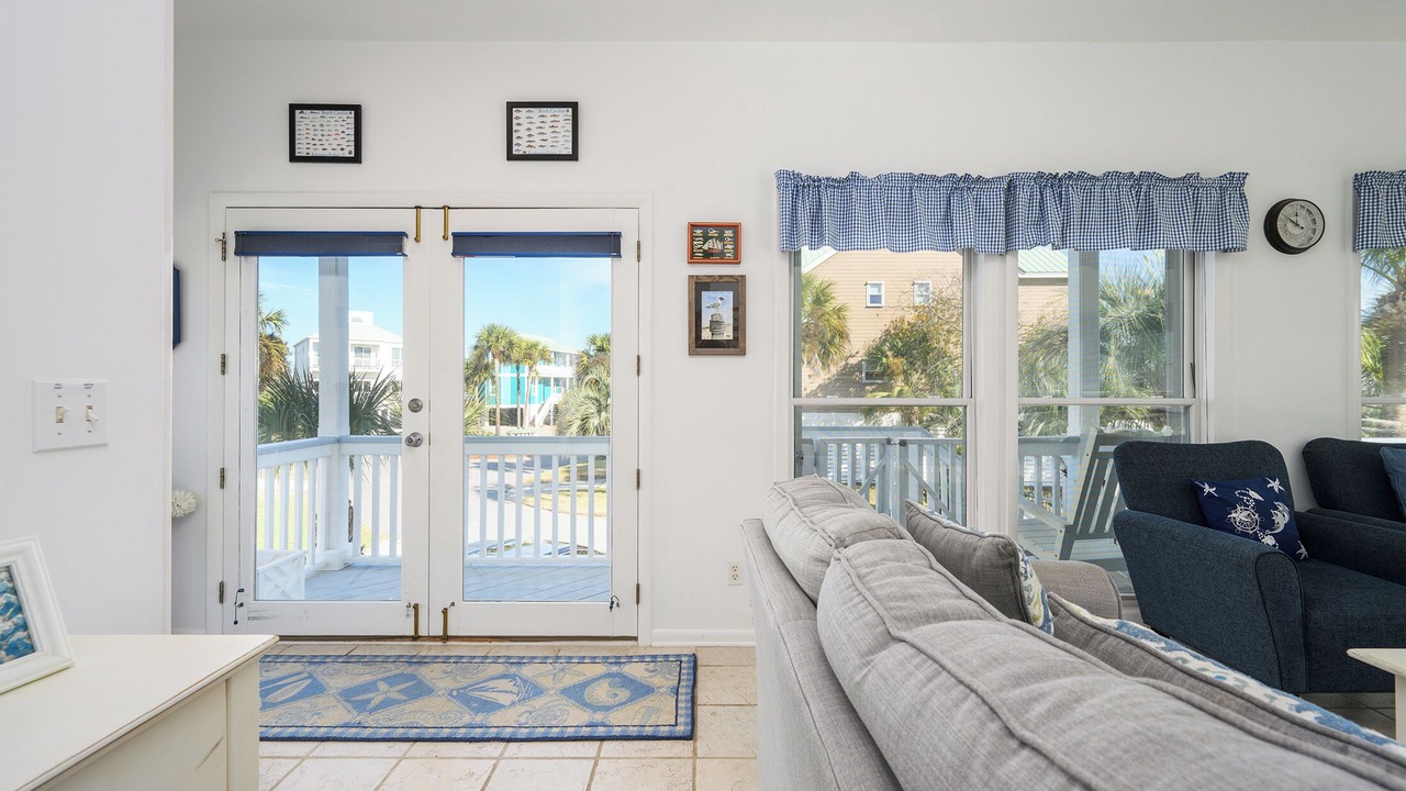 Photo of Livingroom in Oceanmarsh Subdivision
