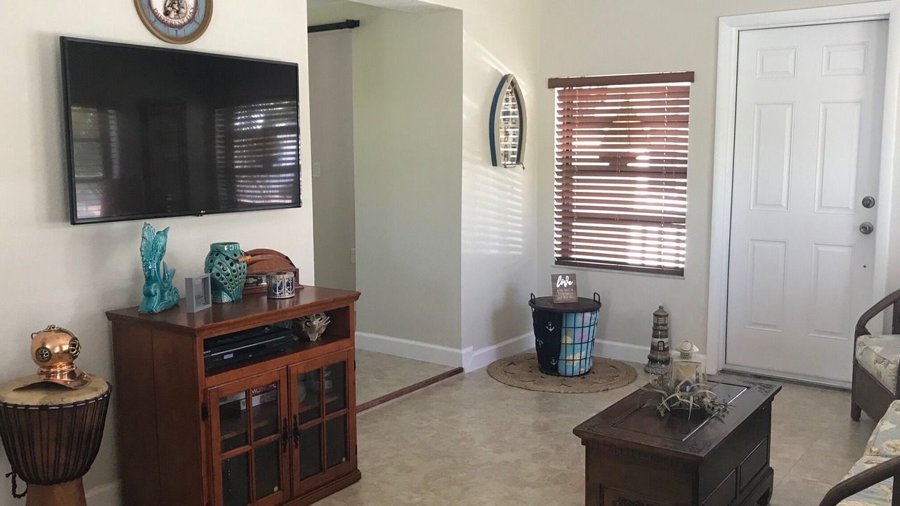 Photo of Livingroom in Blue Waters