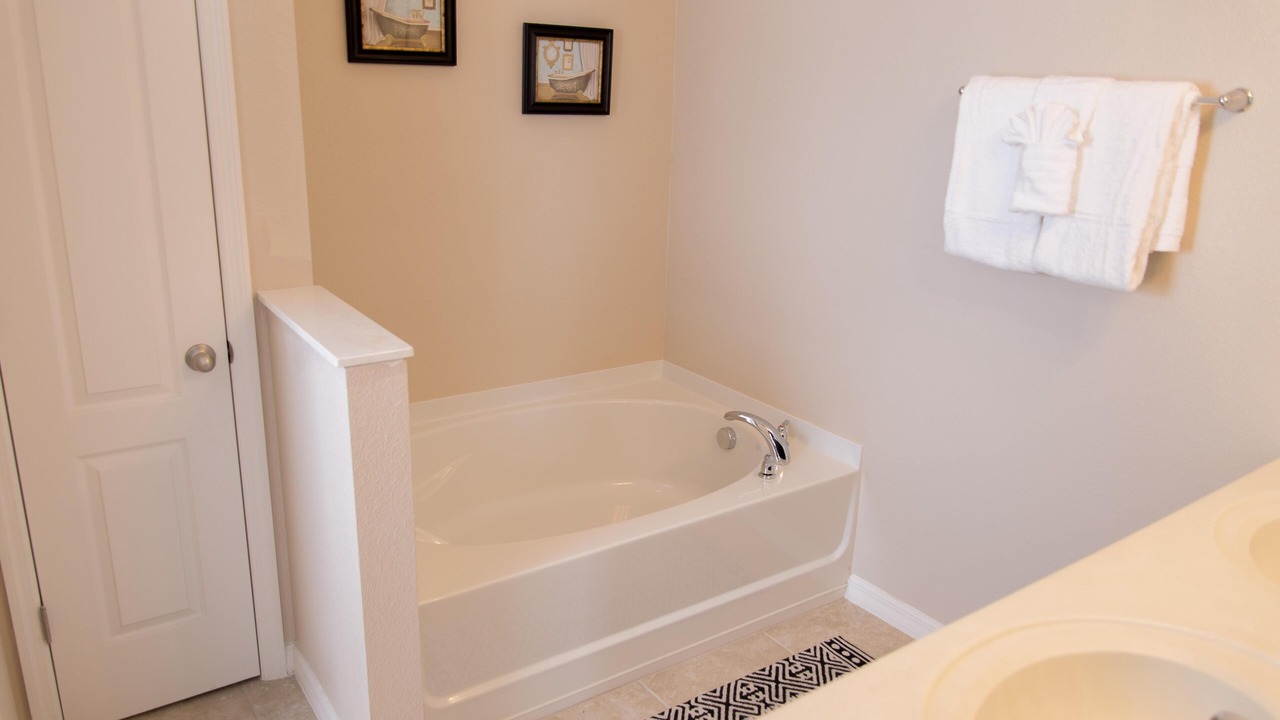 Photo of Bathroom in Trafalgar Village