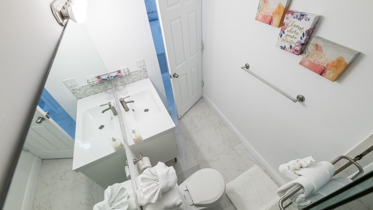 Photo of Bathroom in Royal Poinciana