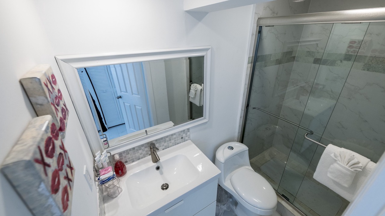 Photo of Bathroom in Royal Poinciana