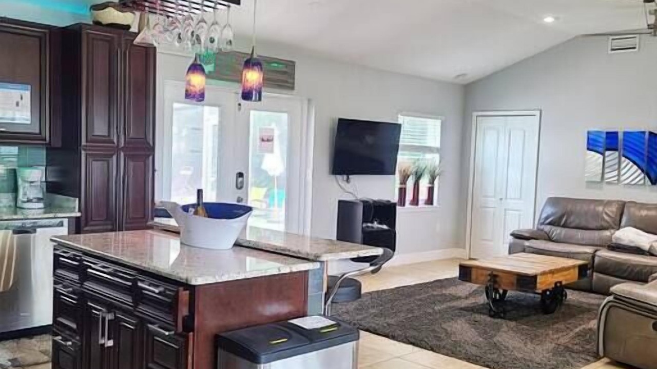 Photo of Livingroom in College Park
