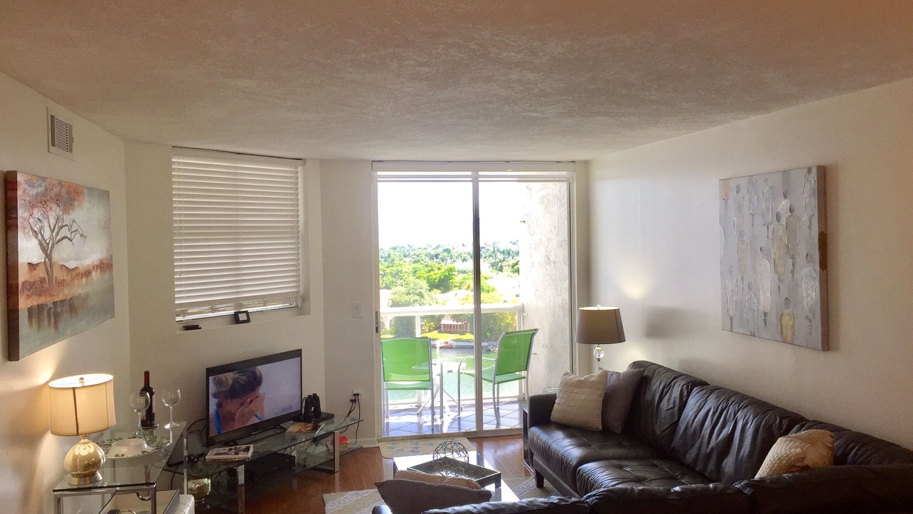 Photo of Livingroom in Mid Beach