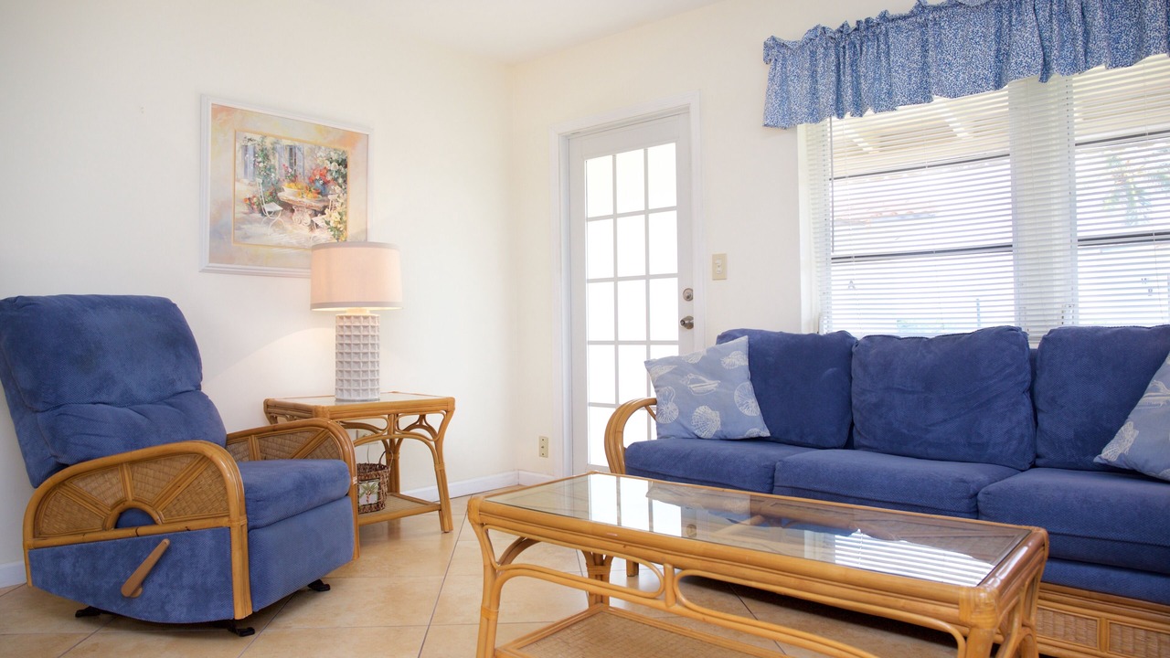Photo of Livingroom in Hillsboro Beach