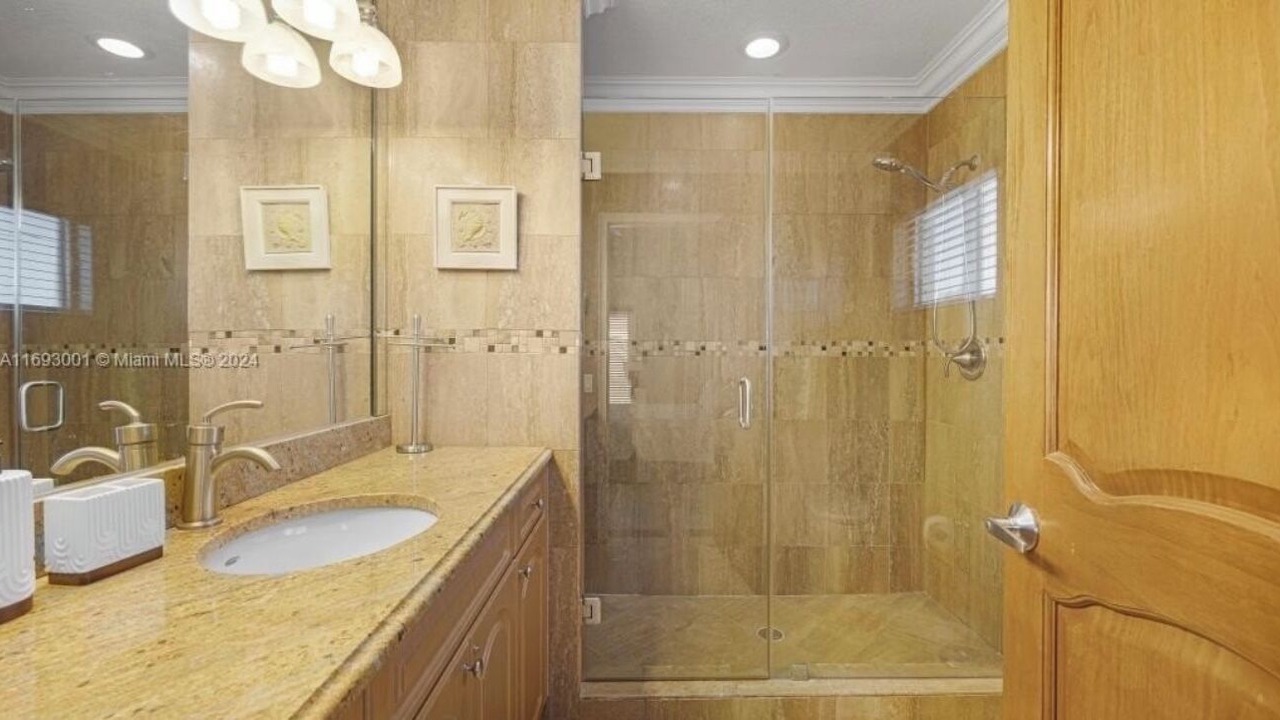 Photo of Bathroom in Islamorada