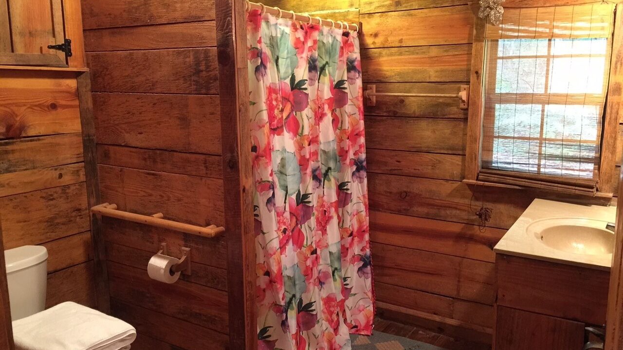 Photo of Bathroom in Reddick