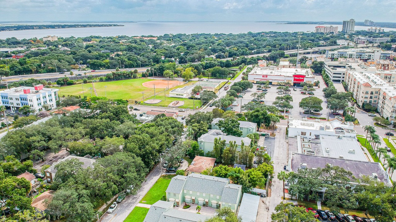 Photo of Outdoor in Courier City - Oscawana