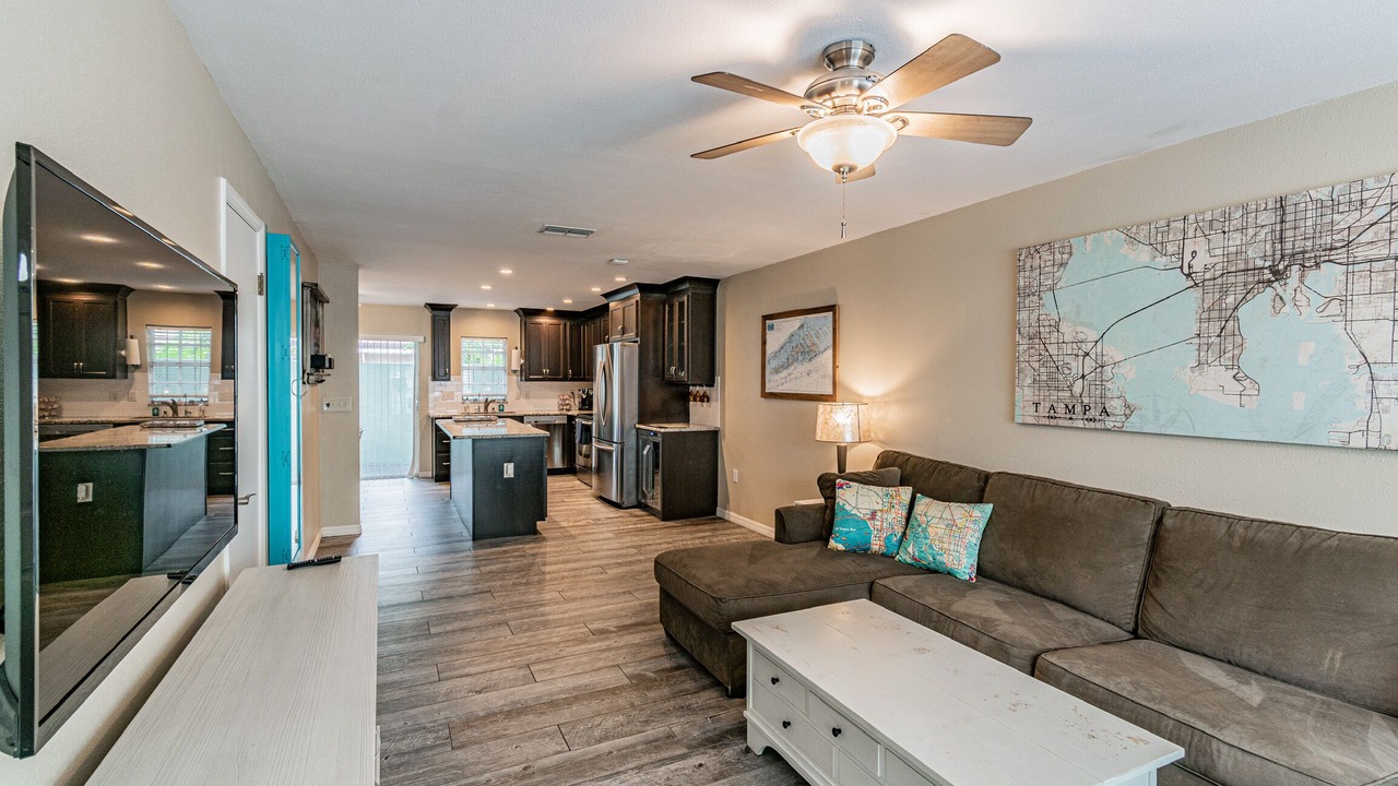 Photo of Livingroom in Courier City - Oscawana