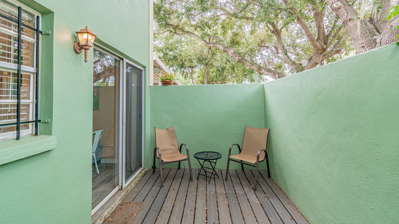 Photo of Patio Balcony in Courier City - Oscawana