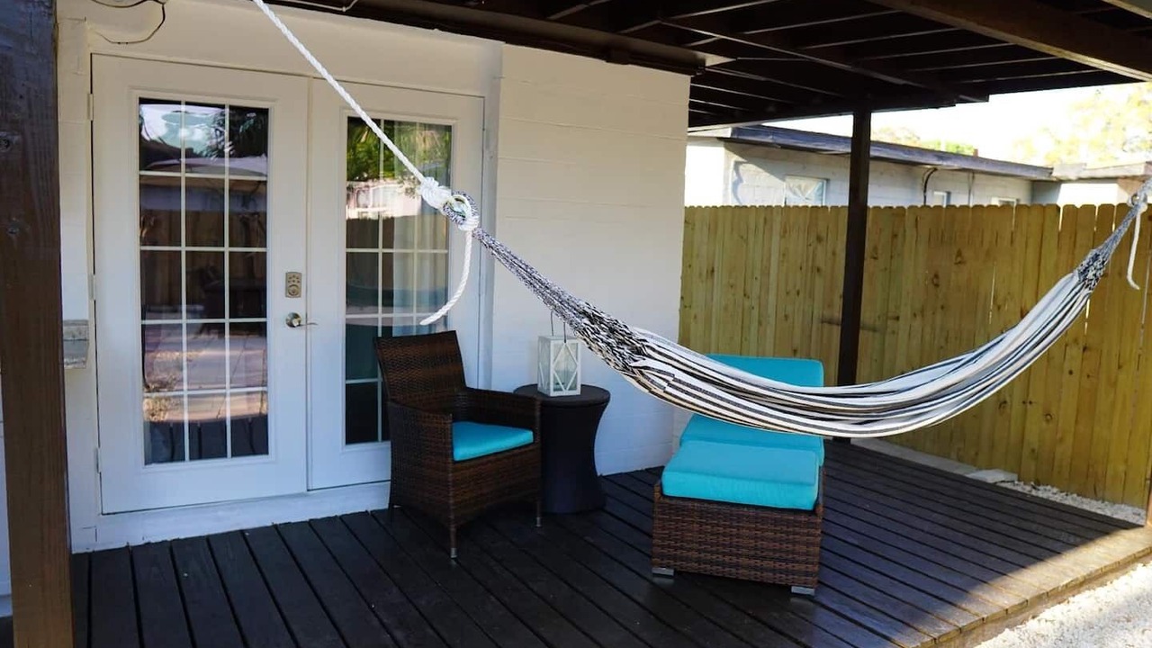 Photo of Patio Balcony in Carver City - Lincoln Gardens